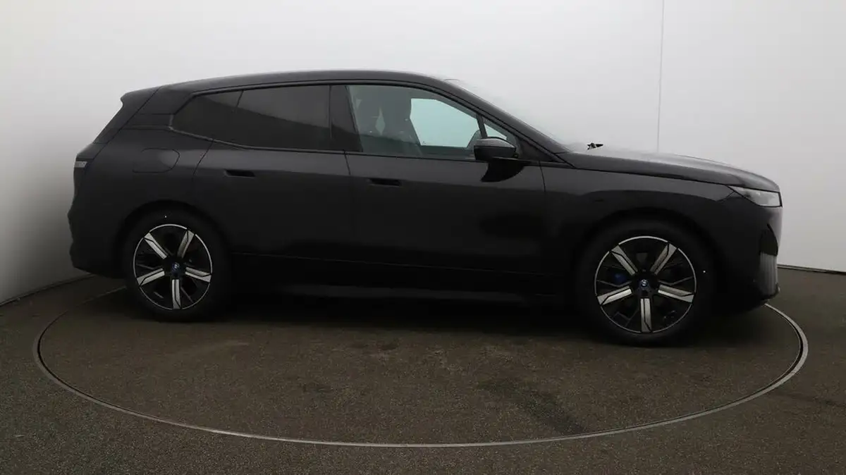 2022-bmw-ix-e-xdrive-40-m-sport-big-46
