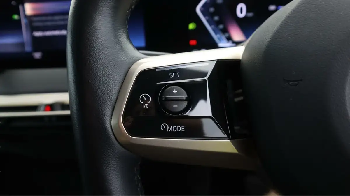 2022-bmw-ix-e-xdrive-40-m-sport-big-22