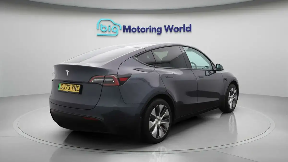 2023-tesla-model-y-e-rwd-big-7