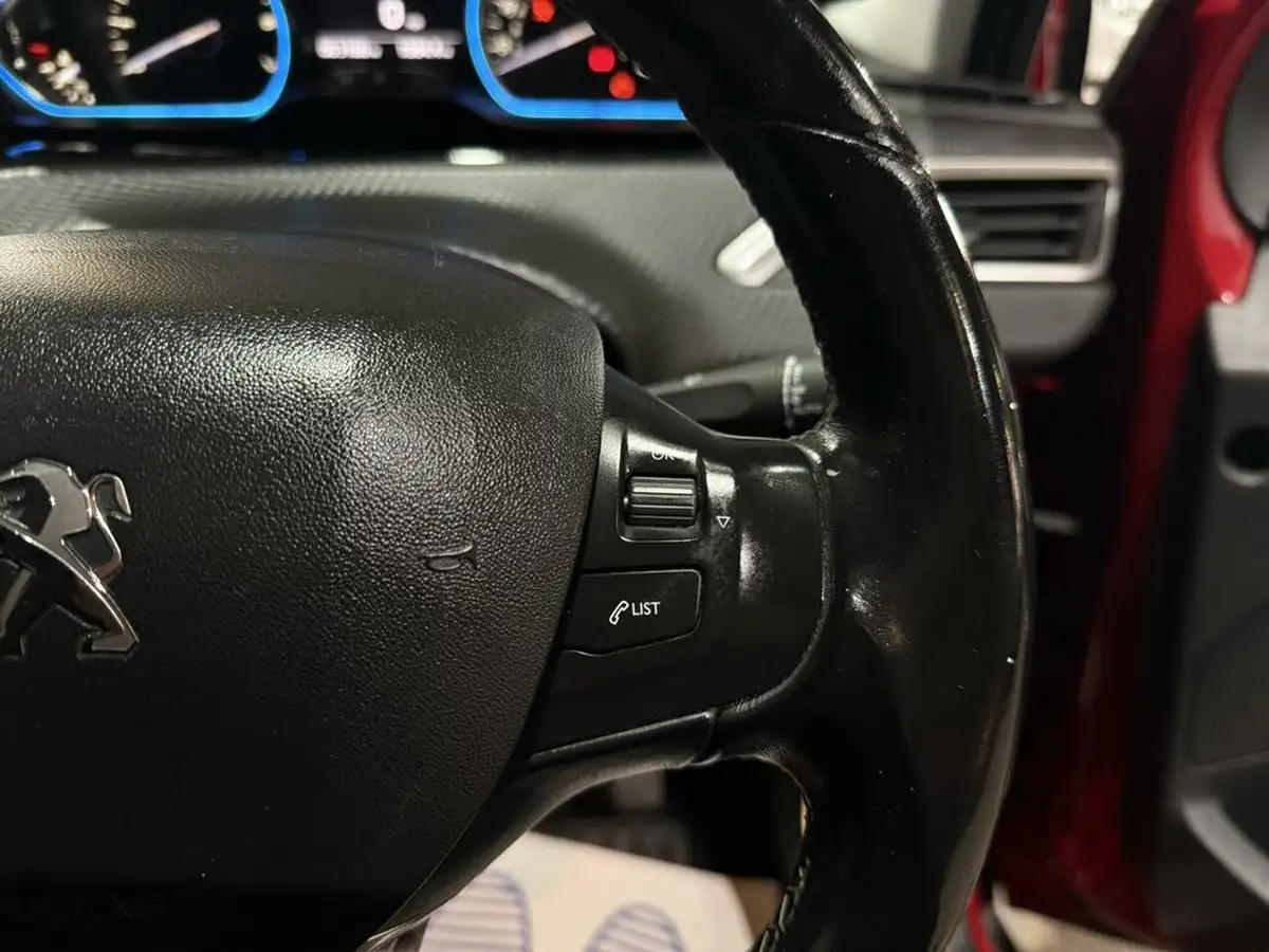 2018-peugeot-2008-suv-12-puretech-allure-82bhp-big-27
