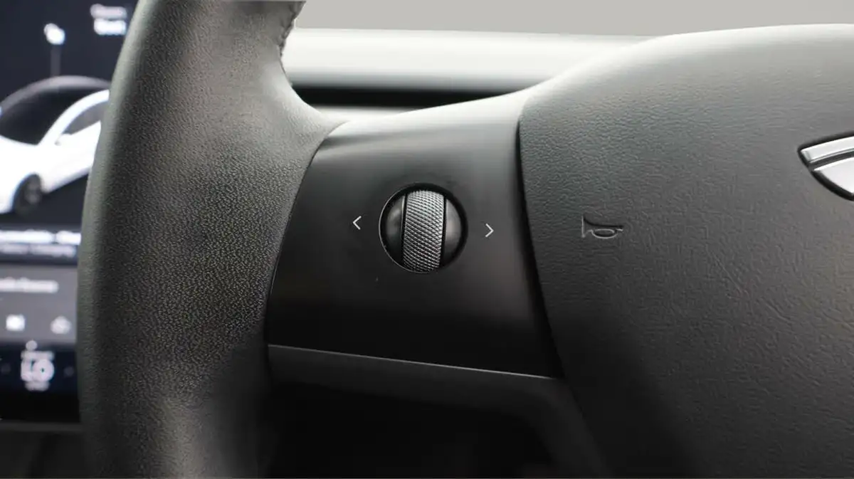 2020-tesla-model-3-e-long-range-big-24