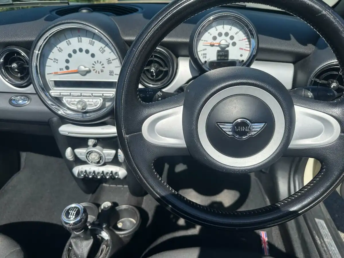 2009-mini-cooper-16-cooper-120bhp-convertible-2d-big-8