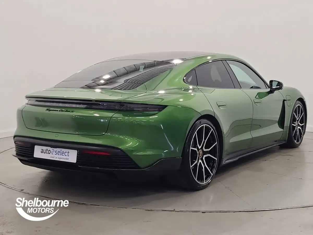2022-porsche-taycan-e-turbo-s-big-12