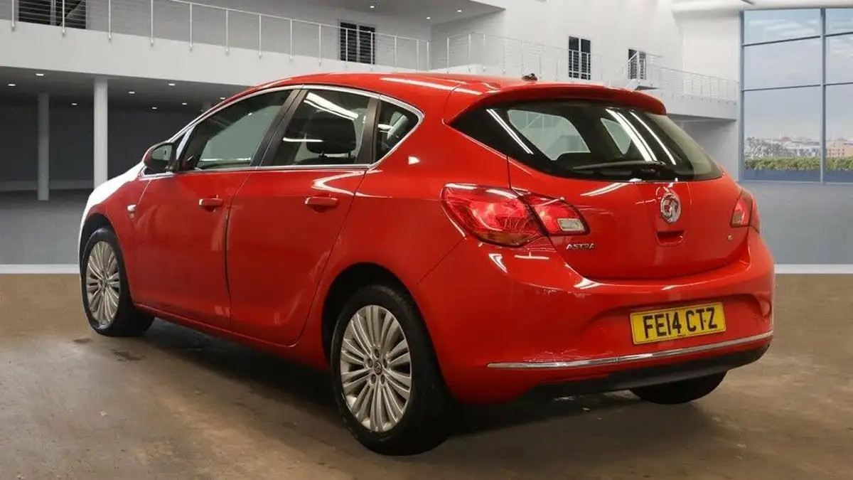 2014-vauxhall-astra-16-excite-big-12