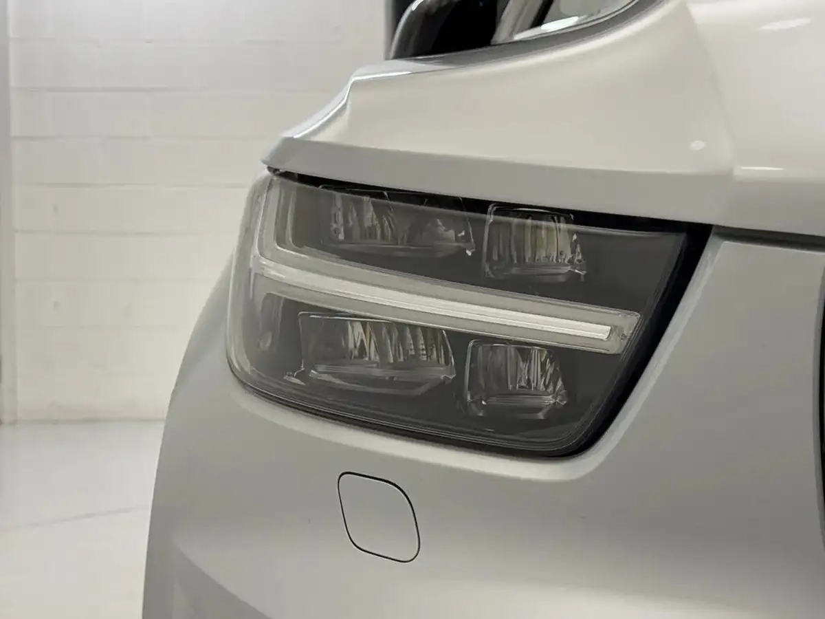 2021-volvo-xc40-e-p8-first-edition-big-32
