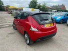 2014-chrysler-ypsilon-12-blackred-small-5