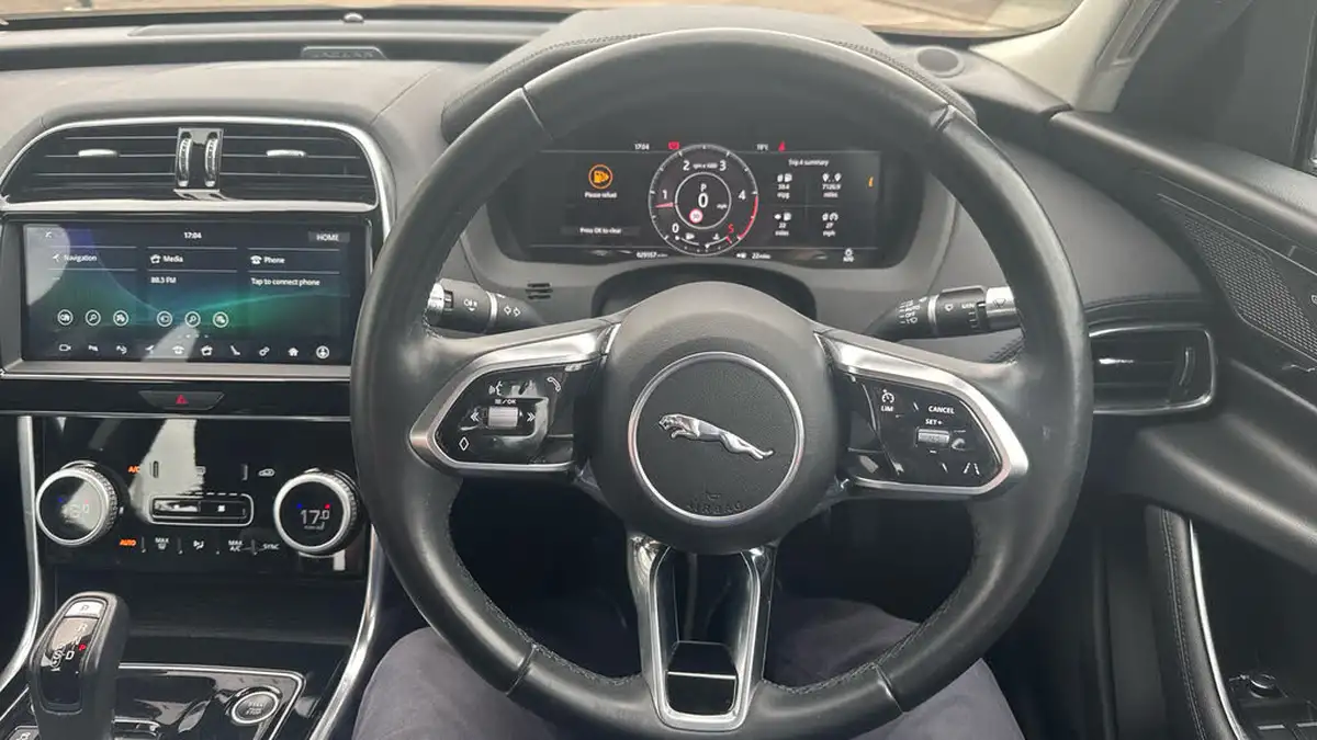 2020-jaguar-xe-20d-se-big-14