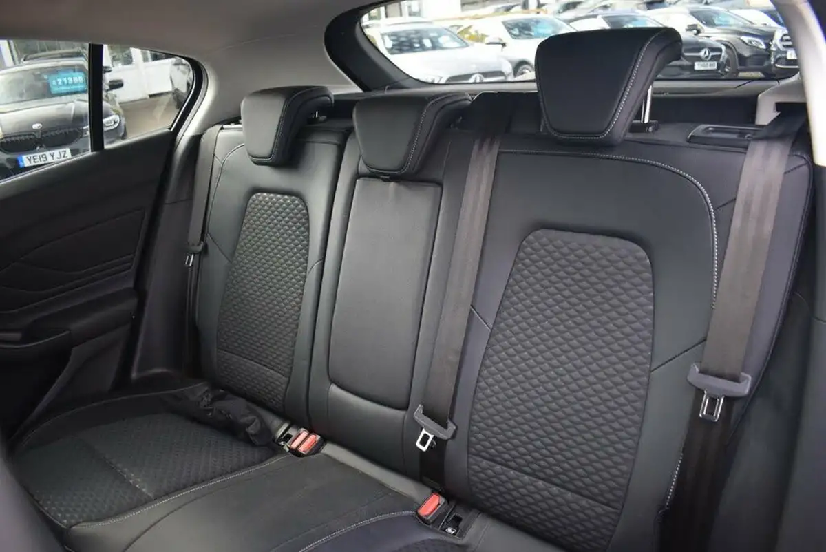 2019-ford-focus-10t-titanium-x-hatchback-big-18