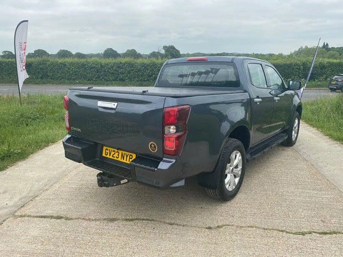 2023-isuzu-d-max-19td-dl20-double-auto-big-2
