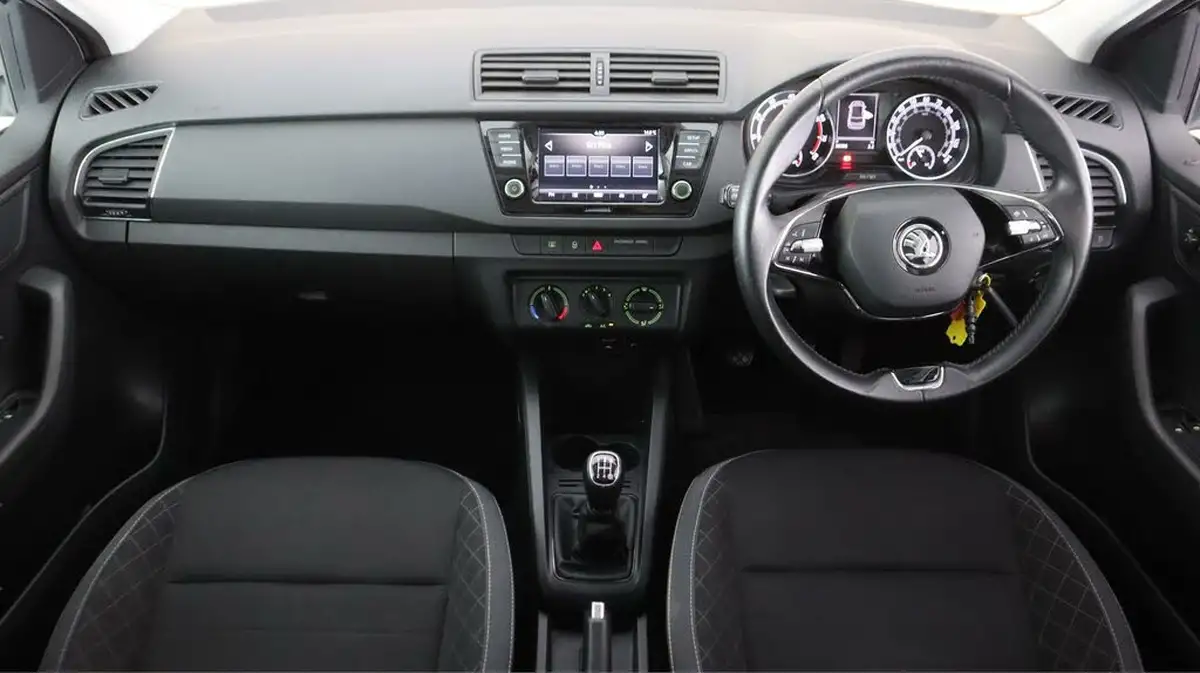 2020-skoda-fabia-10-mpi-se-60ps-hatchback-big-12