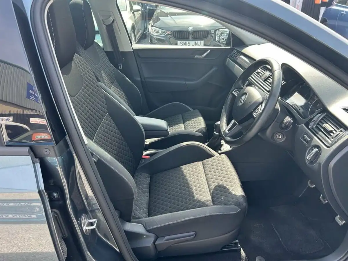 2015-skoda-rapid-spaceback-12-tsi-se-sport-big-17