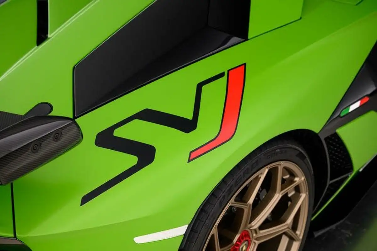 2021-lamborghini-aventador-65-svj-roadster-big-17