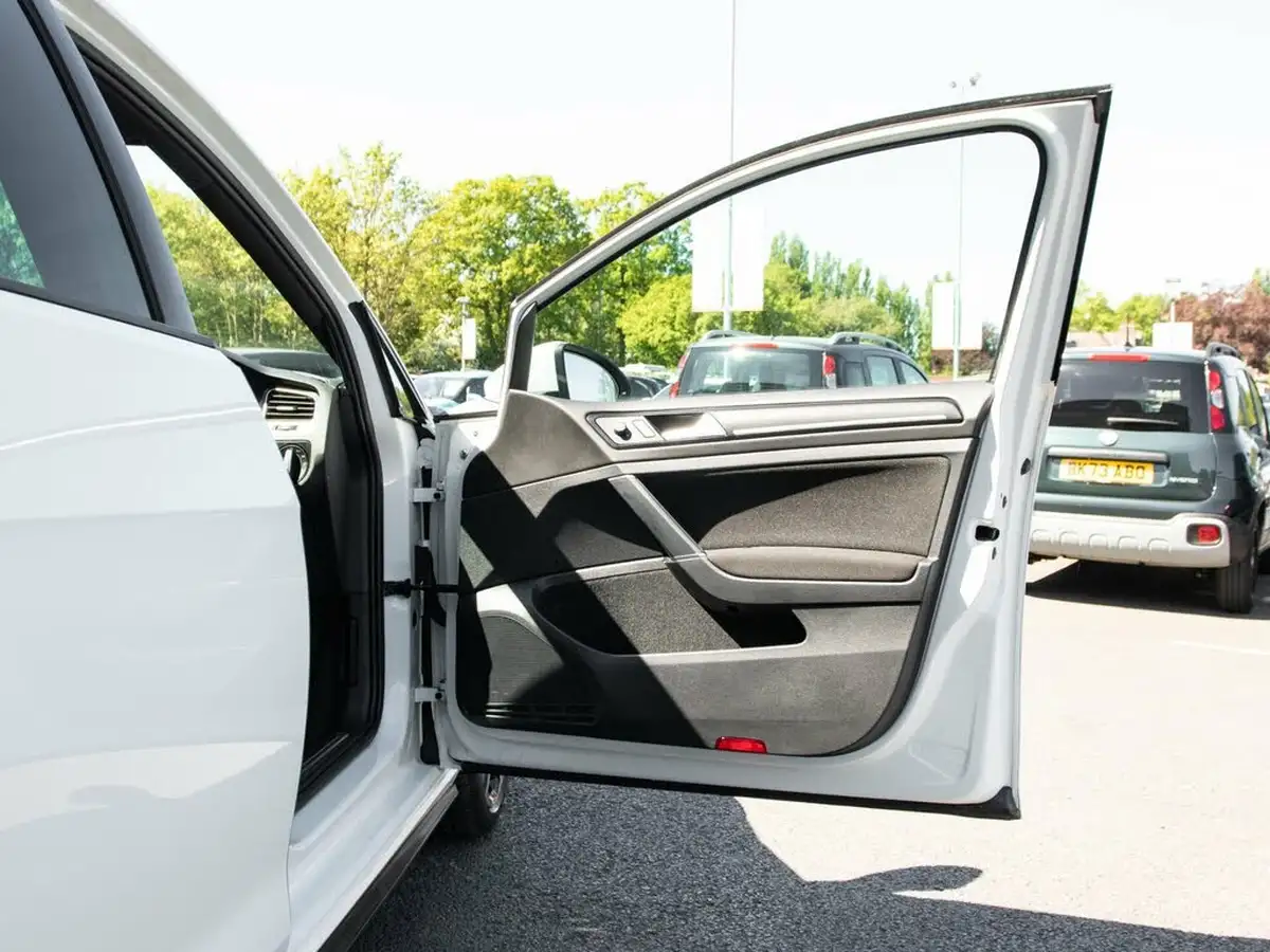 2016-volkswagen-golf-20tdi-gtd-bmtss-estate-5d-dsg-big-13