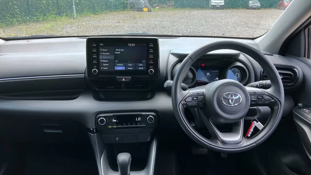 2021-toyota-yaris-15-vvt-i-design-big-4
