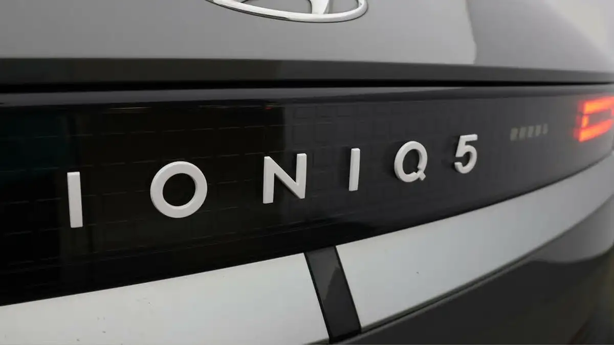 2022-hyundai-ioniq-5-e-se-connect-big-20