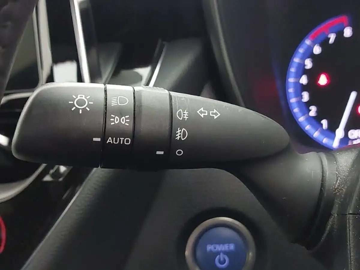 2022-toyota-corolla-20-vvt-i-icon-tech-hatchback-big-17