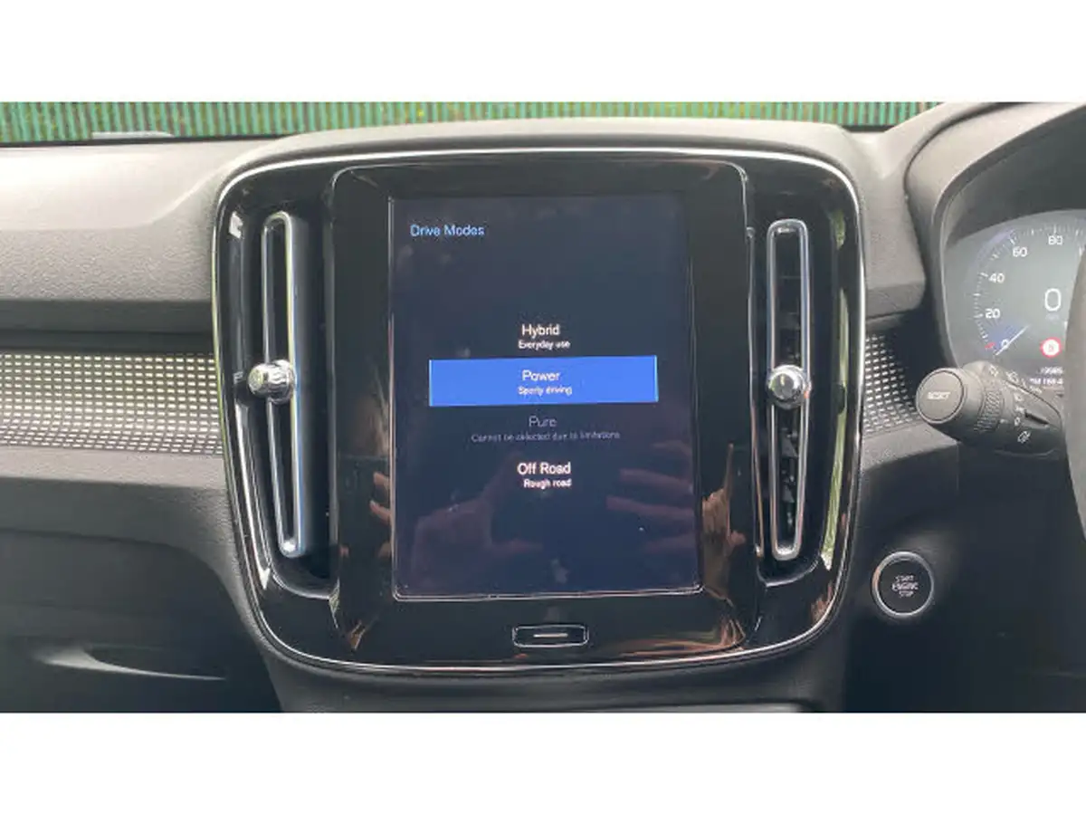 2022-volvo-xc40-15-t4-r-design-big-31