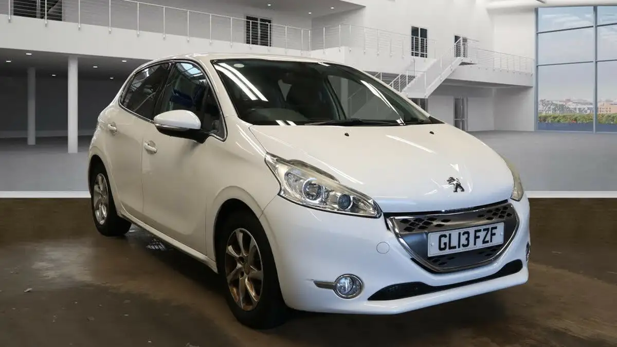 2013-peugeot-208-14td-allure-14e-hdi-ss-5d-egc-big-0