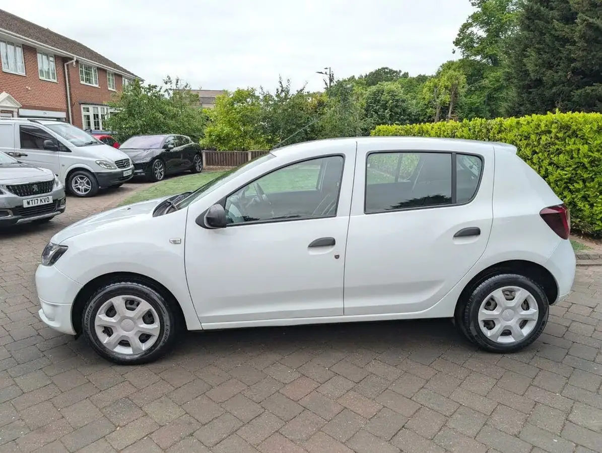 2014-dacia-sandero-12-ambiance-big-10