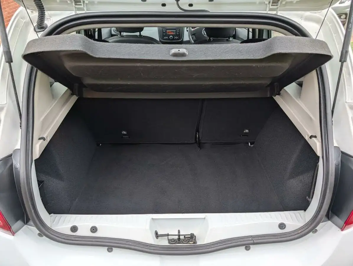 2014-dacia-sandero-12-ambiance-big-38