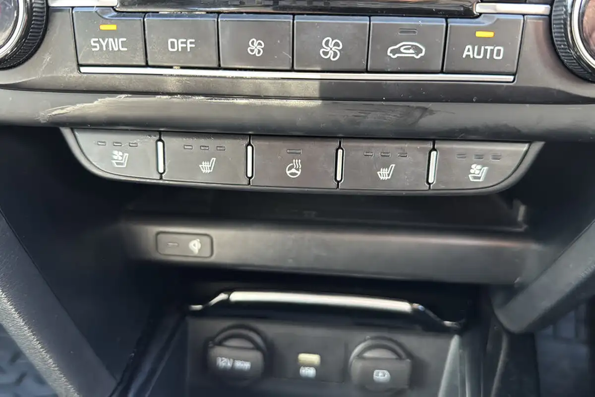 2022-kia-xceed-15-t-gdi-4-big-30