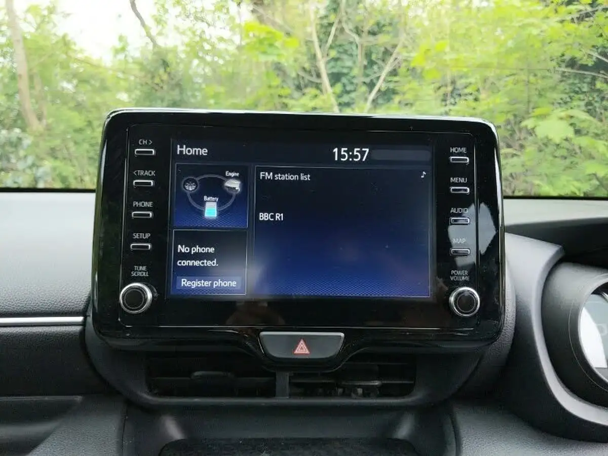 2022-toyota-yaris-15-vvt-i-design-big-9