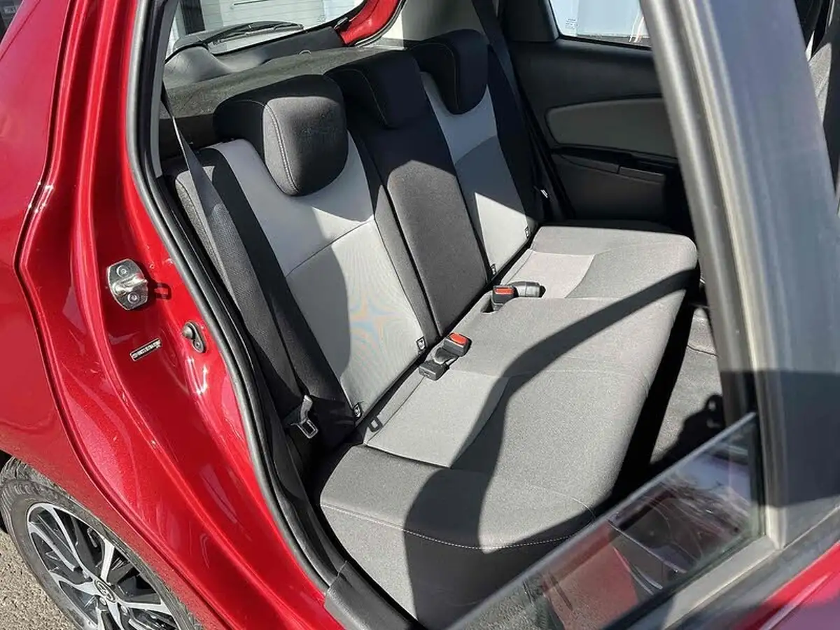 2019-toyota-yaris-15-vvt-i-icon-tech-111bhp-1496cc-big-10