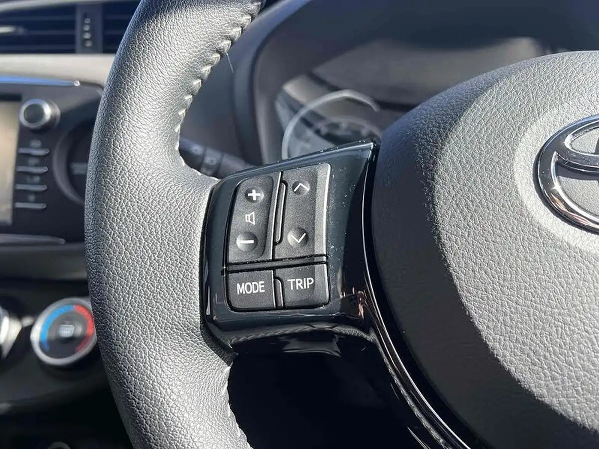 2019-toyota-yaris-15-vvt-i-icon-tech-111bhp-1496cc-big-38