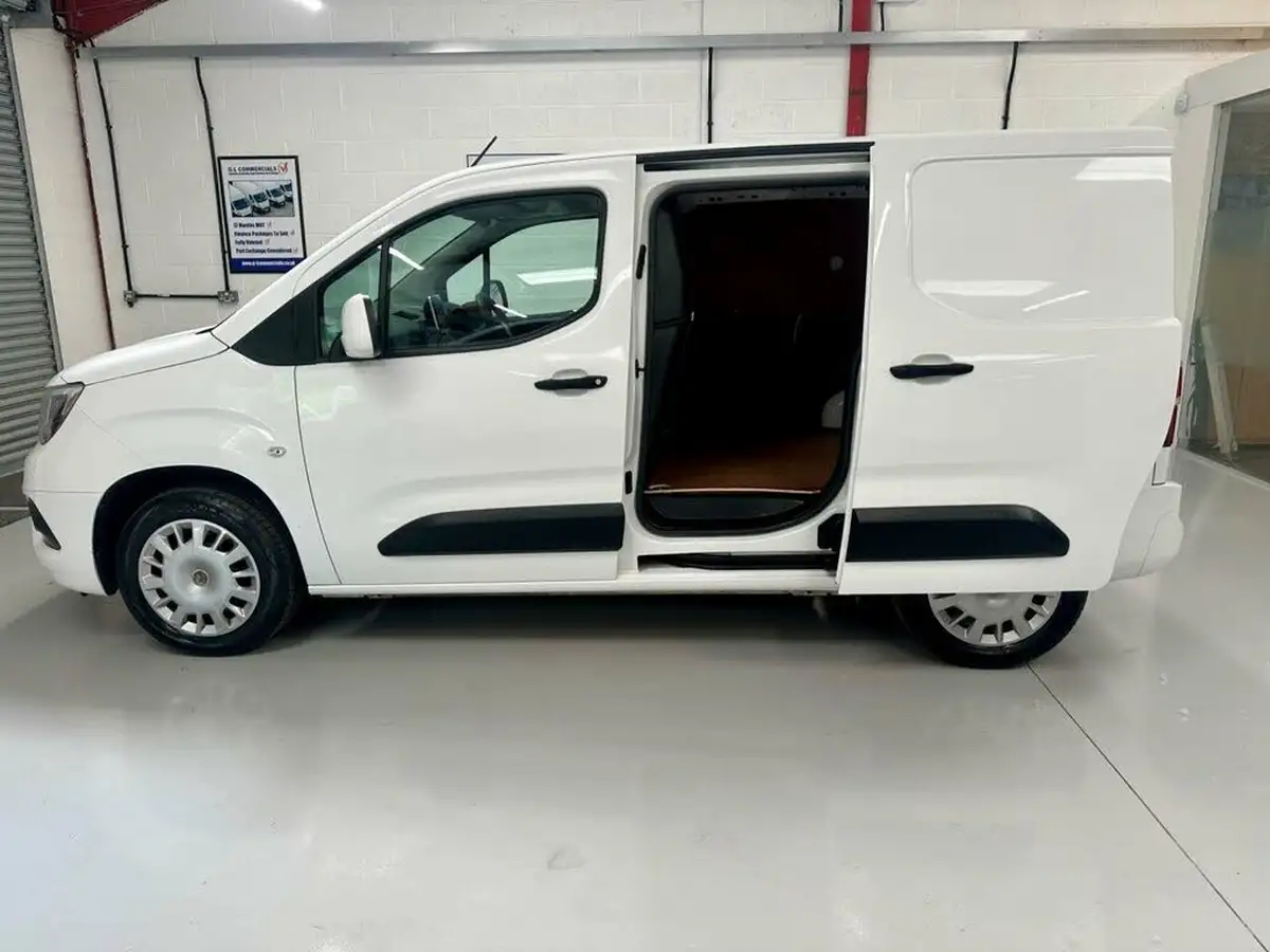 2021-vauxhall-combo-15cdti-sportive-2000-100pseu6d-big-2