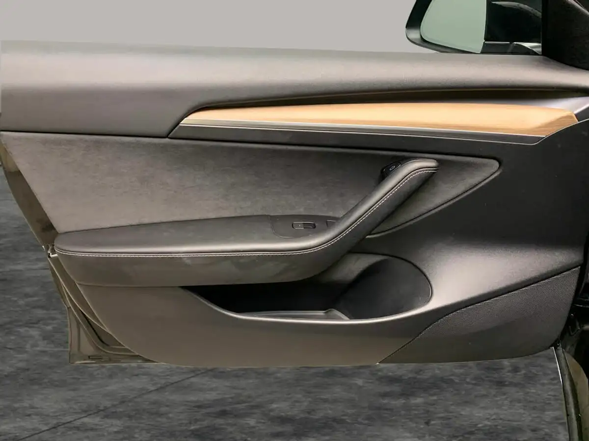 2022-tesla-model-3-e-performance-big-33