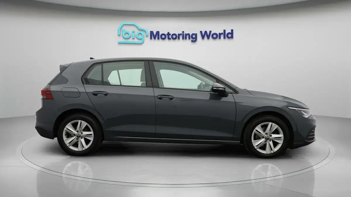 2021-volkswagen-golf-15-etsi-life-150ps-hatchback-big-8