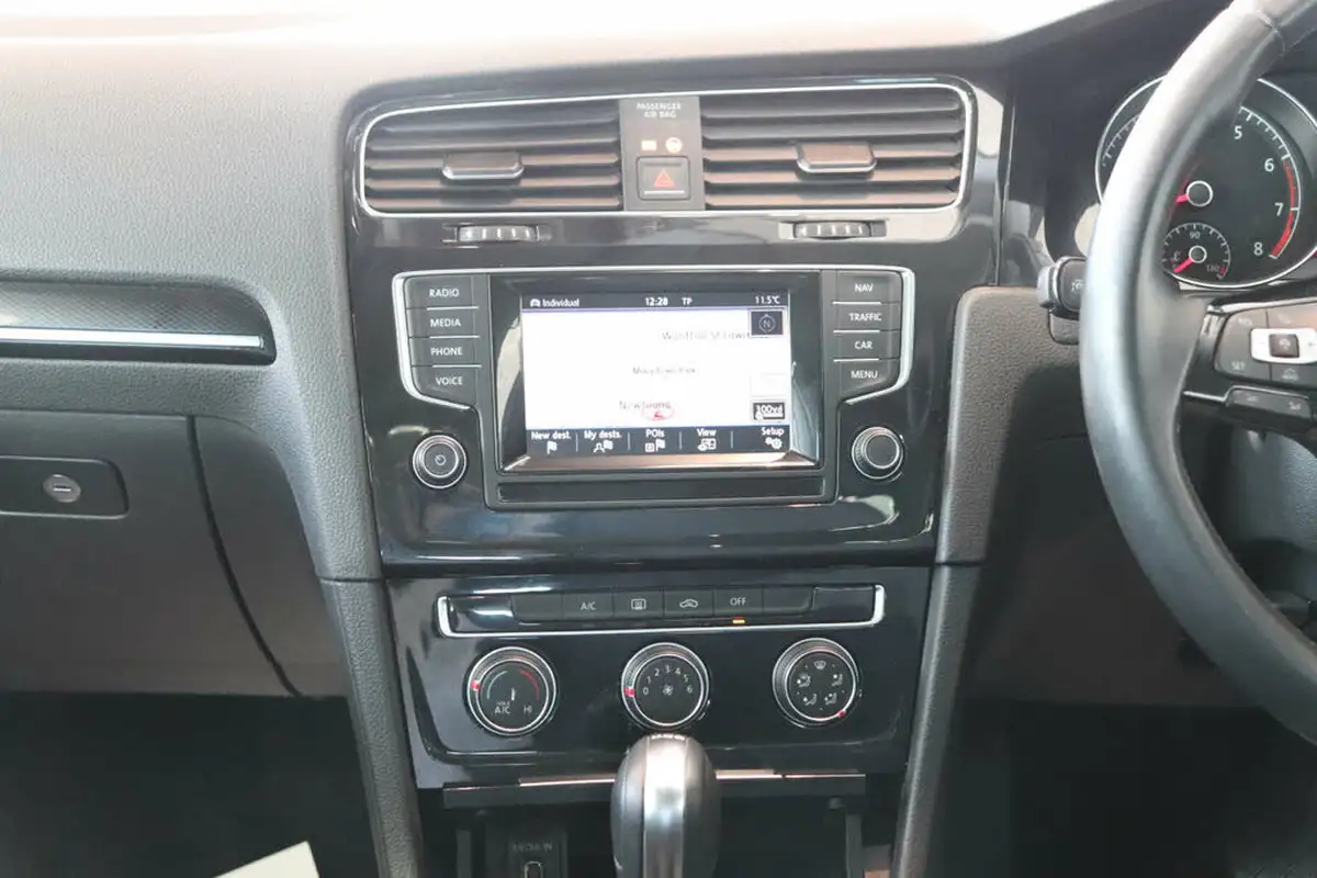 2014-volkswagen-golf-14-gt-tsi-140ps-act-hatchback-5d-1395cc-dsg-big-14
