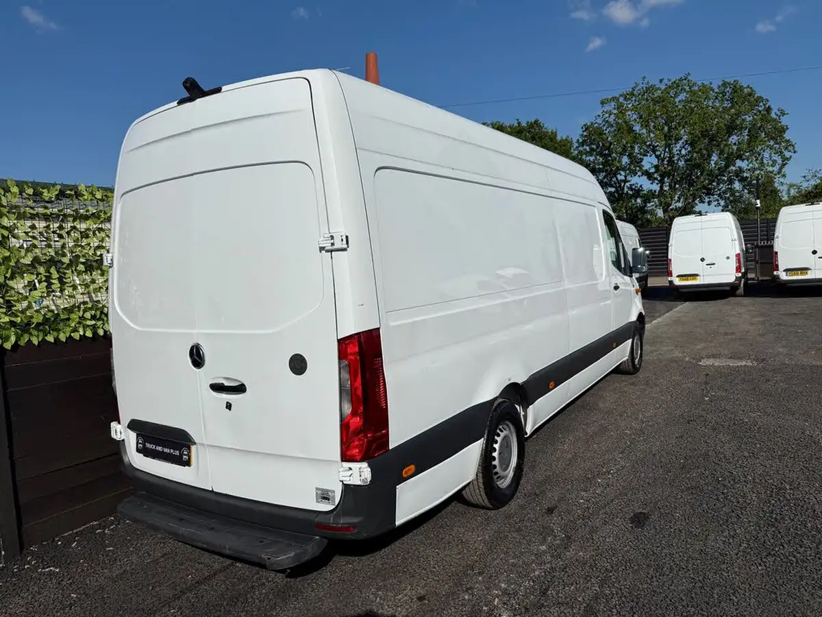 2018-mercedes-benz-sprinter-21cdi-311-l2h1-panel-van-rwd-eco-gear-360-big-4