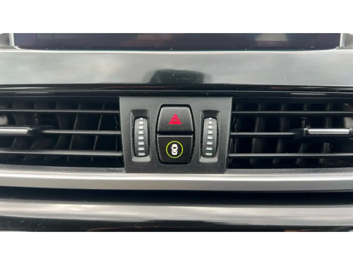 2021-bmw-x1-15-sdrive18i-xline-big-23