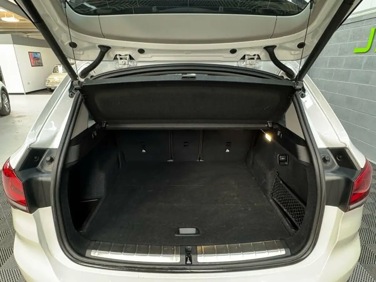 2021-bmw-x1-15-sdrive18i-xline-big-12