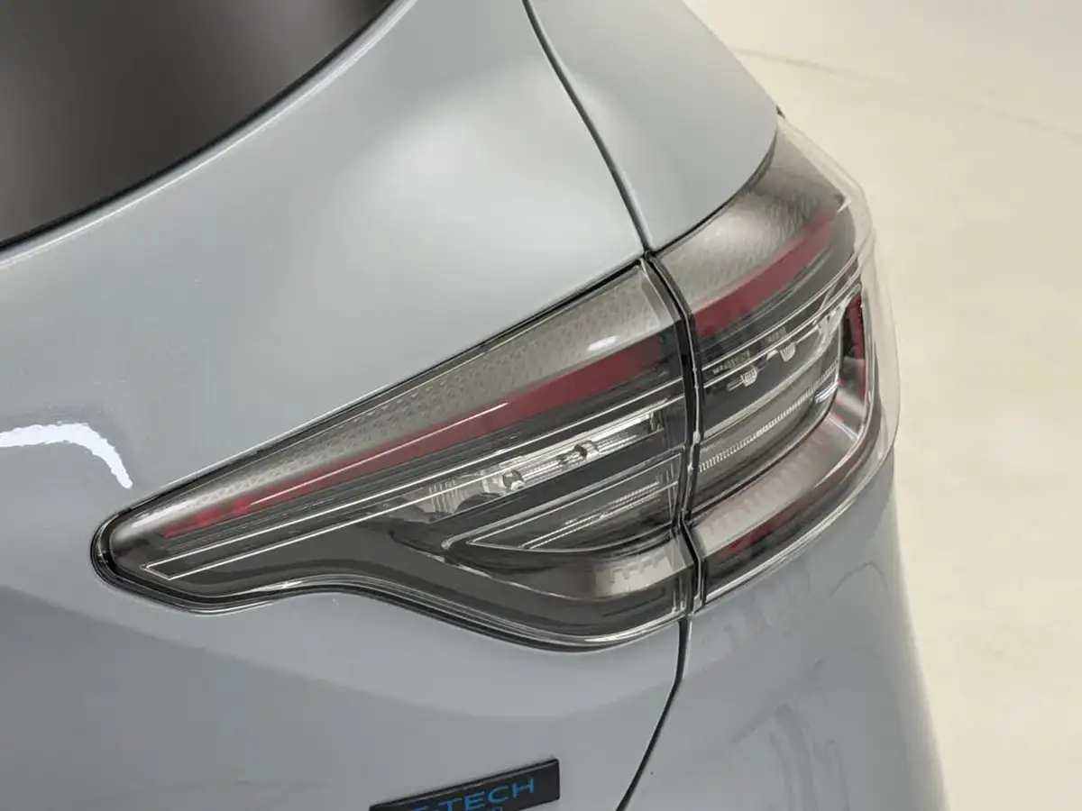 2024-renault-clio-16-esprit-alpine-big-34