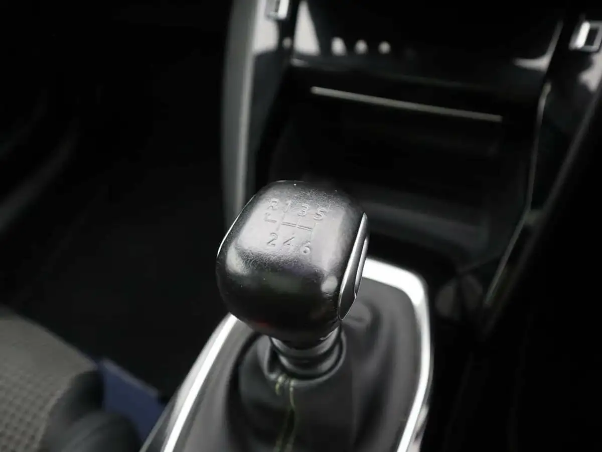 2020-peugeot-2008-suv-12-puretech-gt-line-big-30