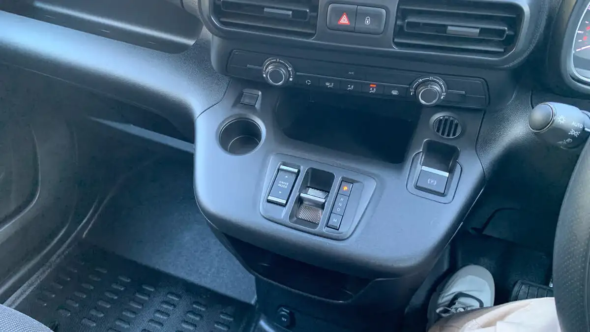 2024-citroen-berlingo-15-bluehdi-950-driver-edition-130pseu6d-eat8-big-19