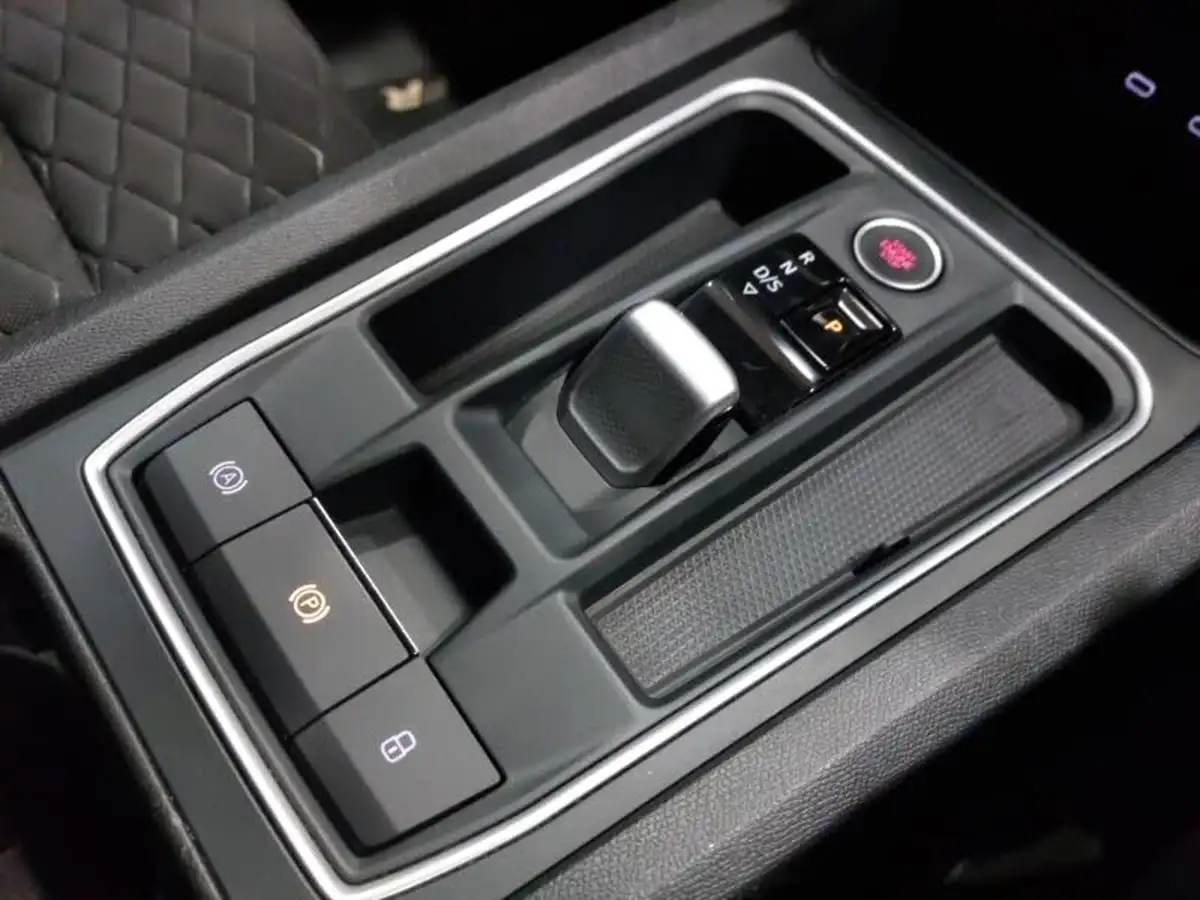 2020-seat-leon-15-etsi-fr-first-edition-hatchback-big-14