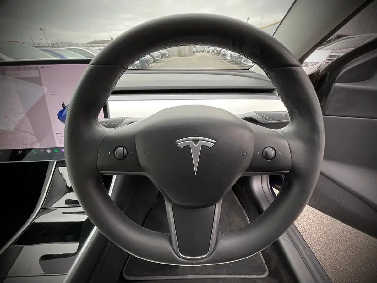 2020-tesla-model-3-e-performance-big-22