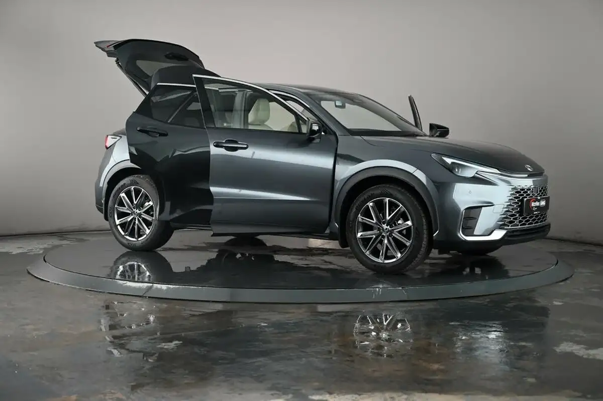 2025-lexus-lbx-15-premium-plus-big-75