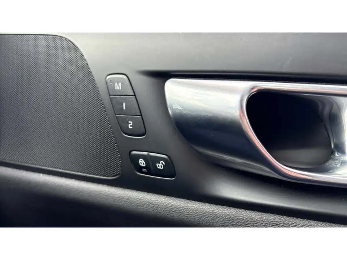 2021-volvo-v60-20-b4-r-design-big-22