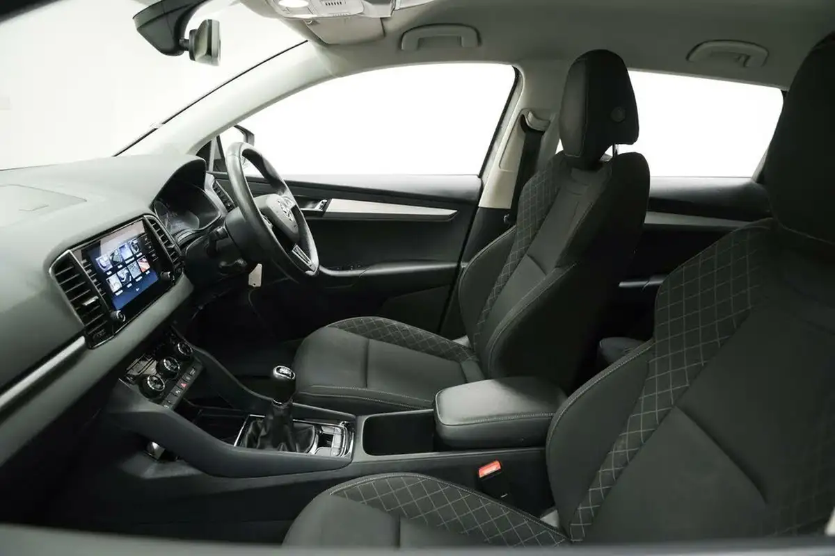2020-skoda-karoq-10-tsi-se-technology-116ps-big-23