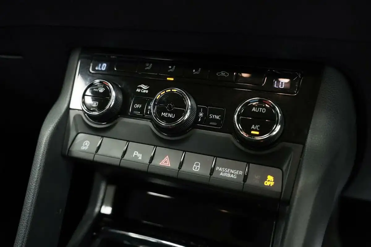 2020-skoda-karoq-10-tsi-se-technology-116ps-big-19