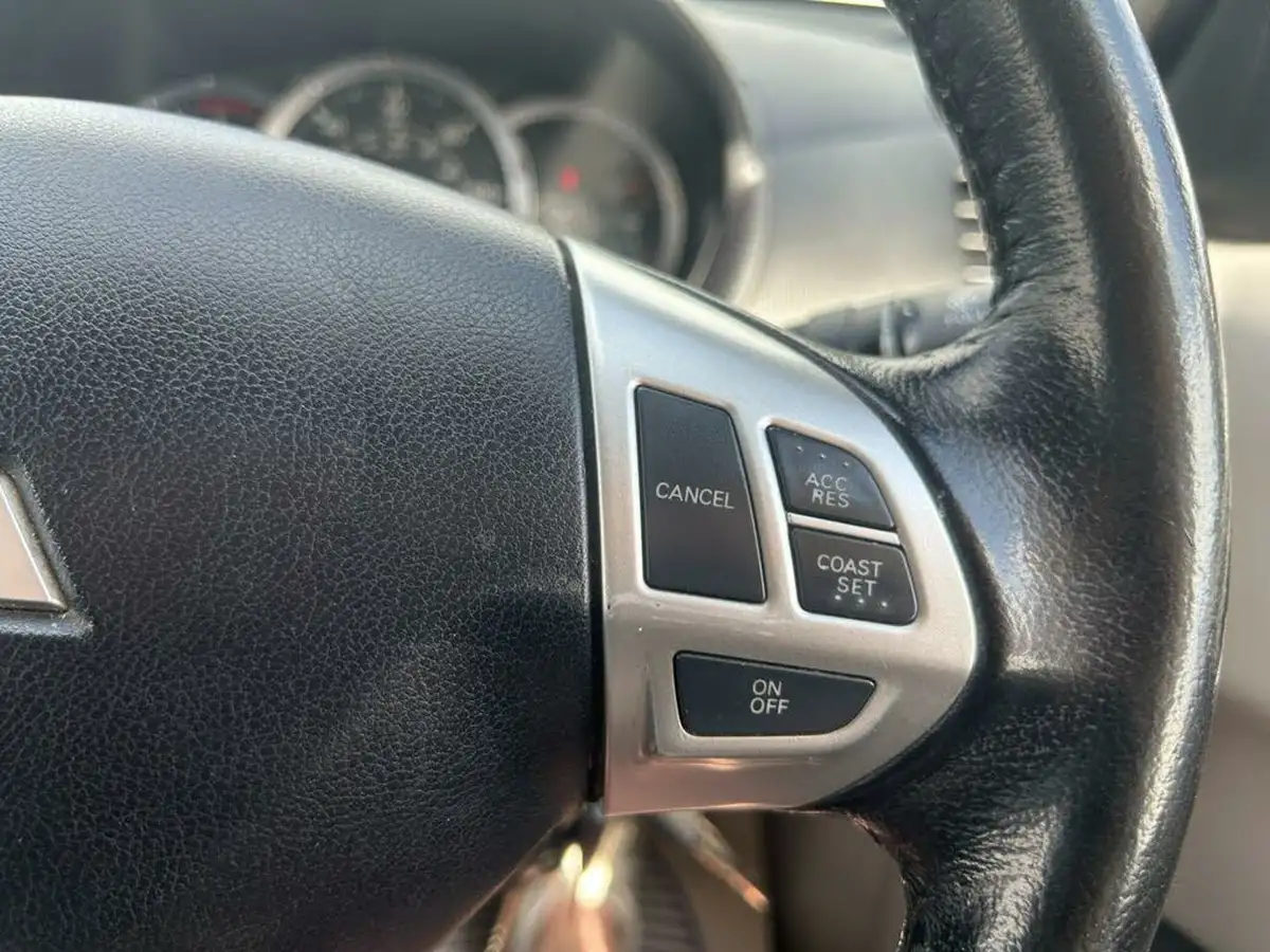 2013-mitsubishi-l200-25td-barbarian-auto-big-12
