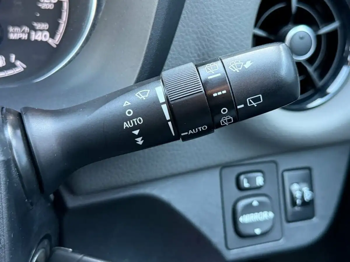 2017-toyota-yaris-10-vvt-i-icon-tech-big-27