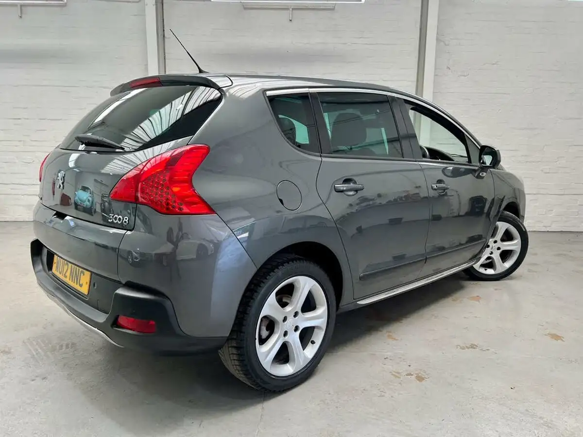 2012-peugeot-3008-crossover-16td-sportium-big-7