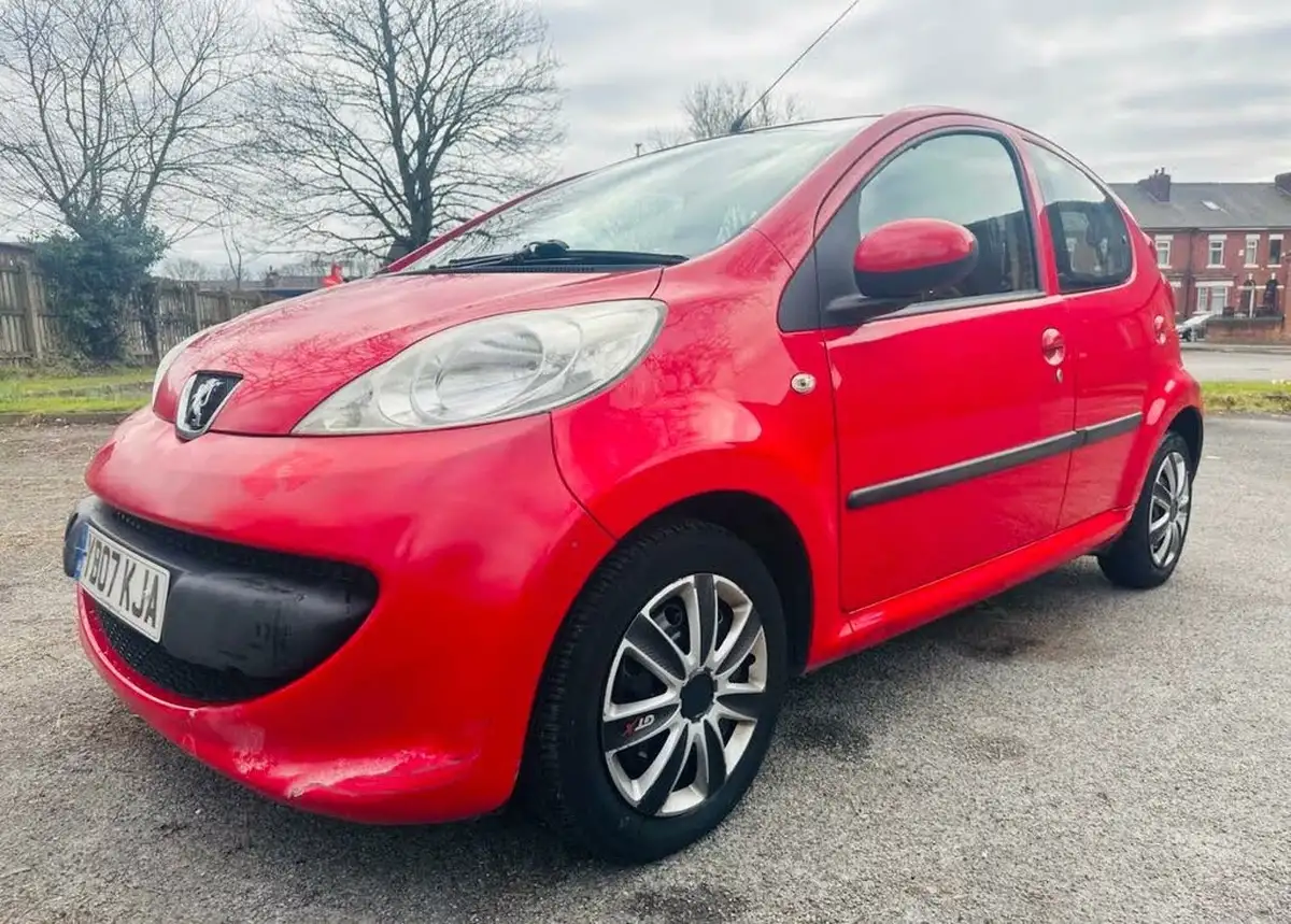 2007-peugeot-107-10-urban-5d-big-0