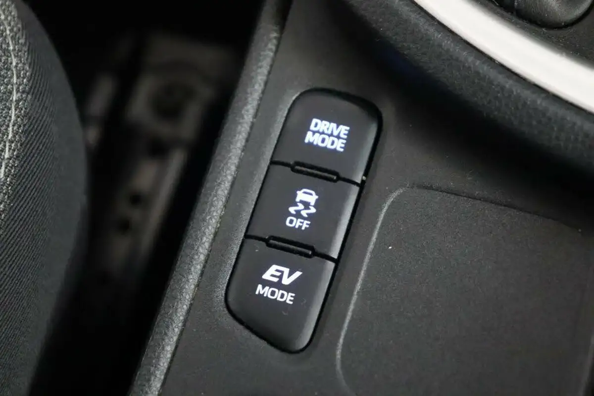 2022-toyota-yaris-cross-15-vvt-i-icon-big-30