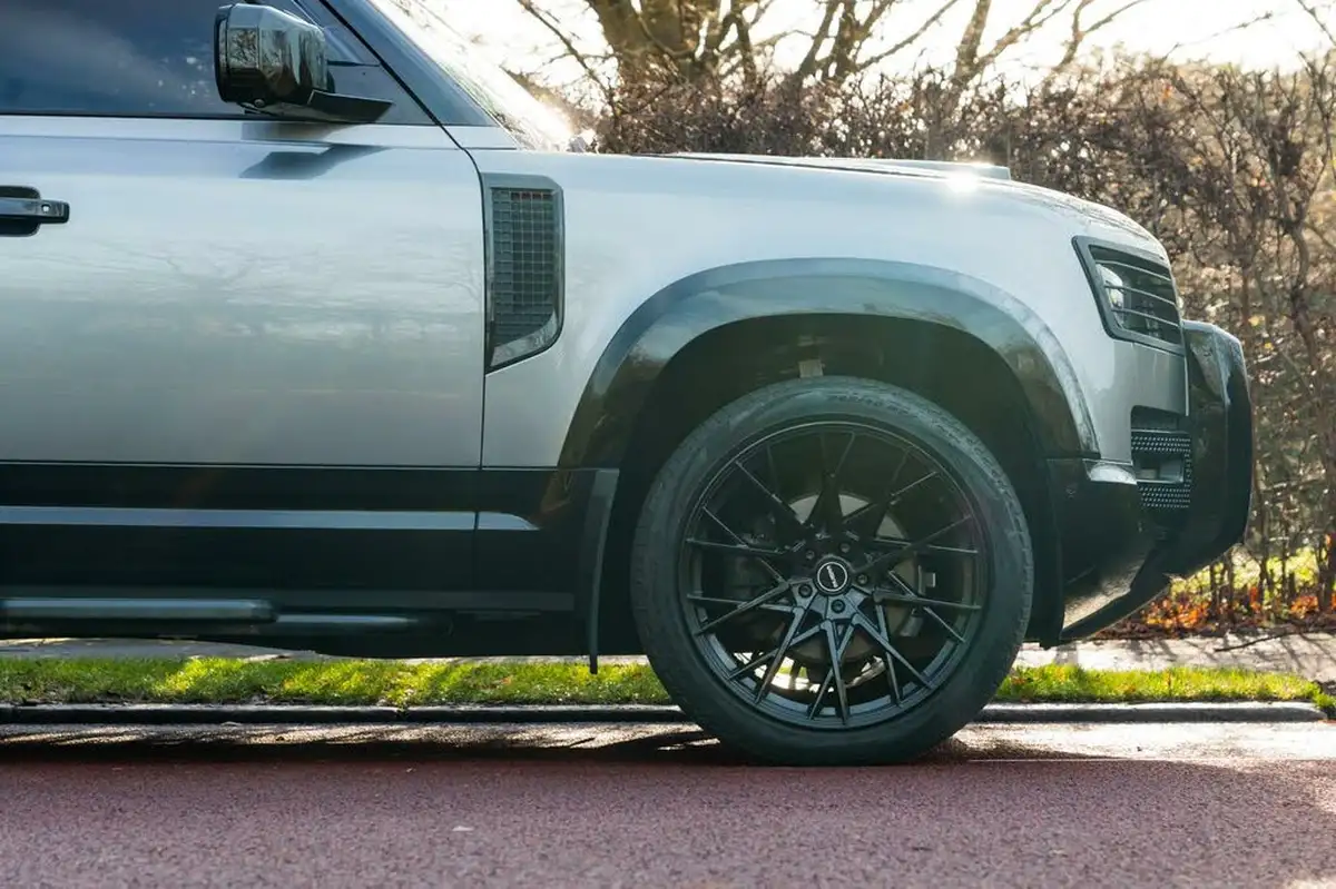 2021-land-rover-110-defender-30-d250-hse-big-7
